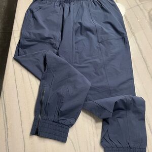 Calia by Carrie Underwood women’s zippered ankle elastic waist jogger pants